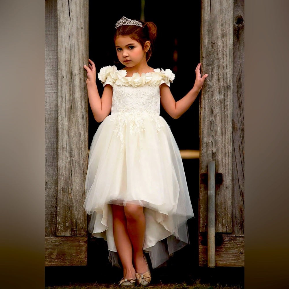 Girls Cream Flower Girl/ Special occasion dress size 7